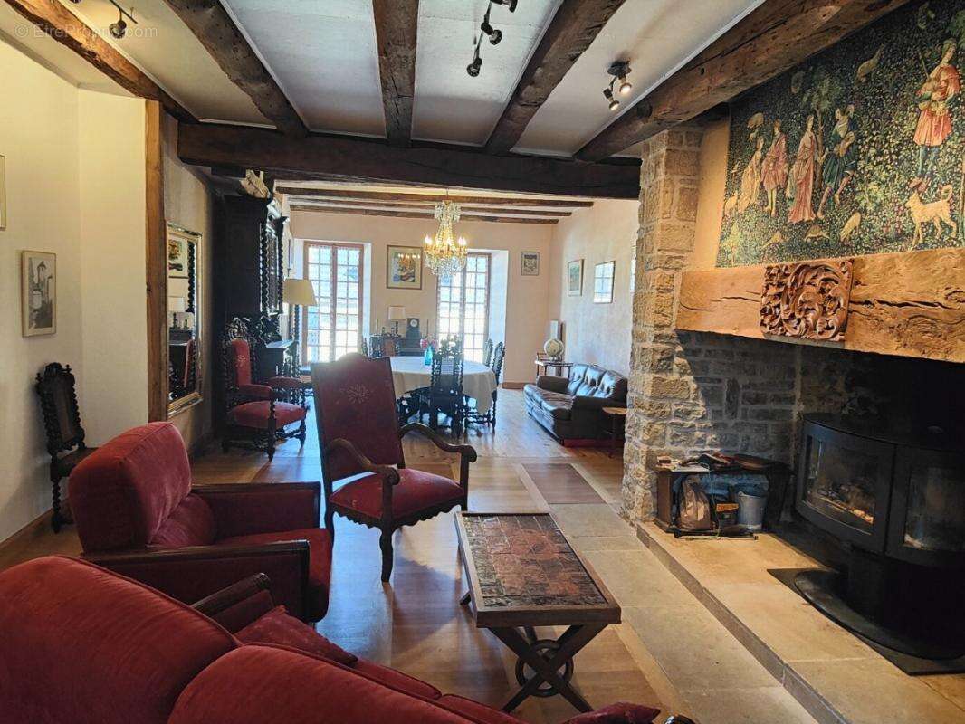 Maison à PREVINQUIERES