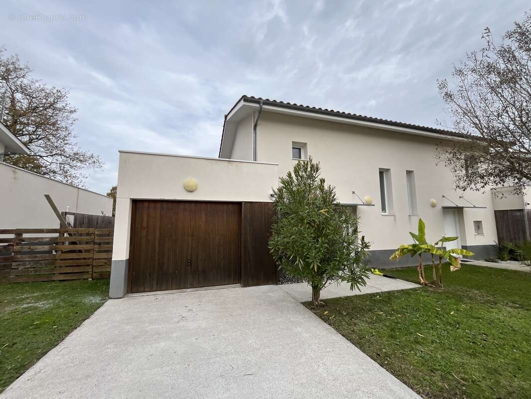 Maison à SALLEBOEUF