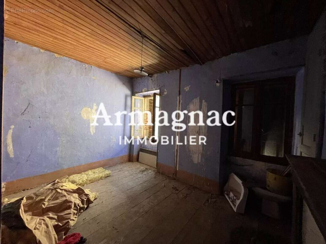 Maison à VIC-FEZENSAC