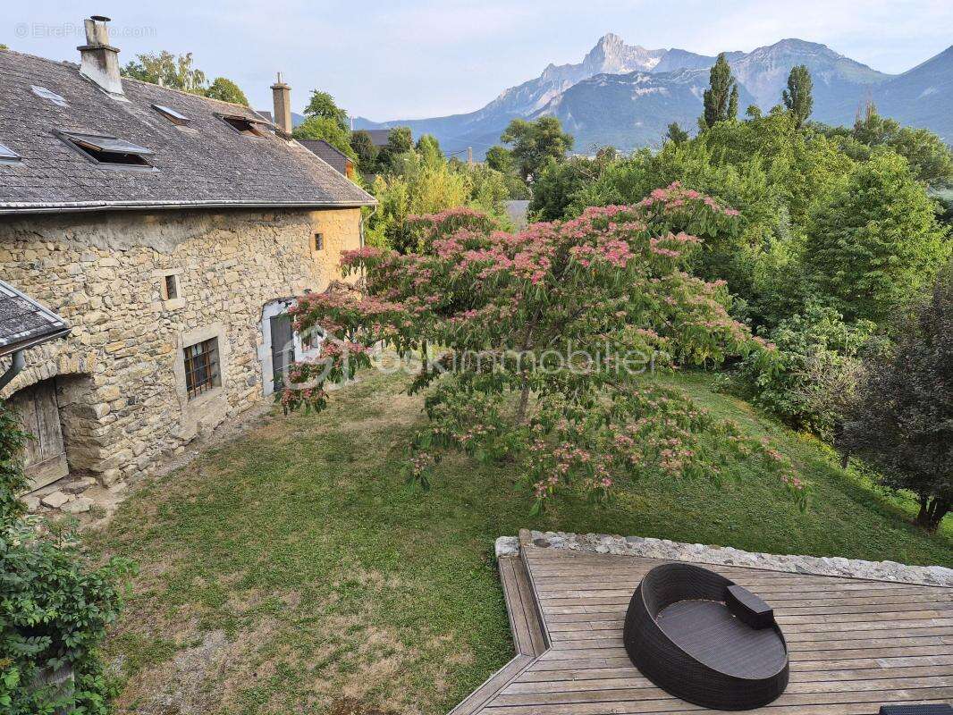 La salle-en-beaumont (38350) – corps de ferme de caractère renove avec vue panoramique sur l'obiou, 139m² d'habitation, piscine  - photo 4