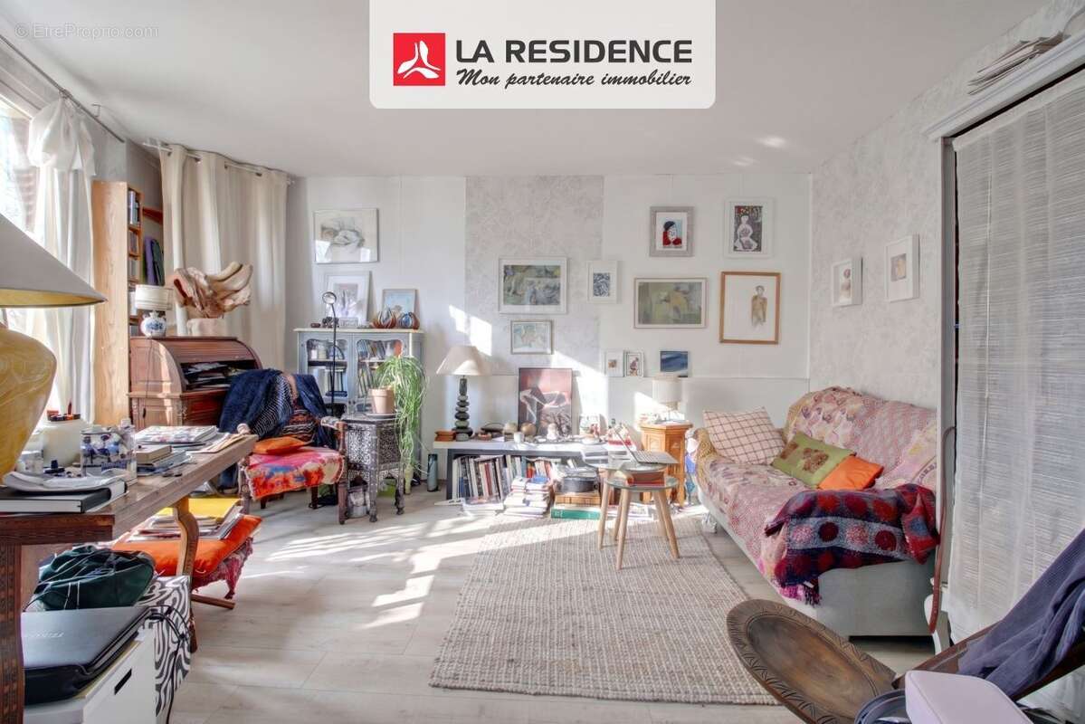 Appartement à CHANTELOUP-LES-VIGNES