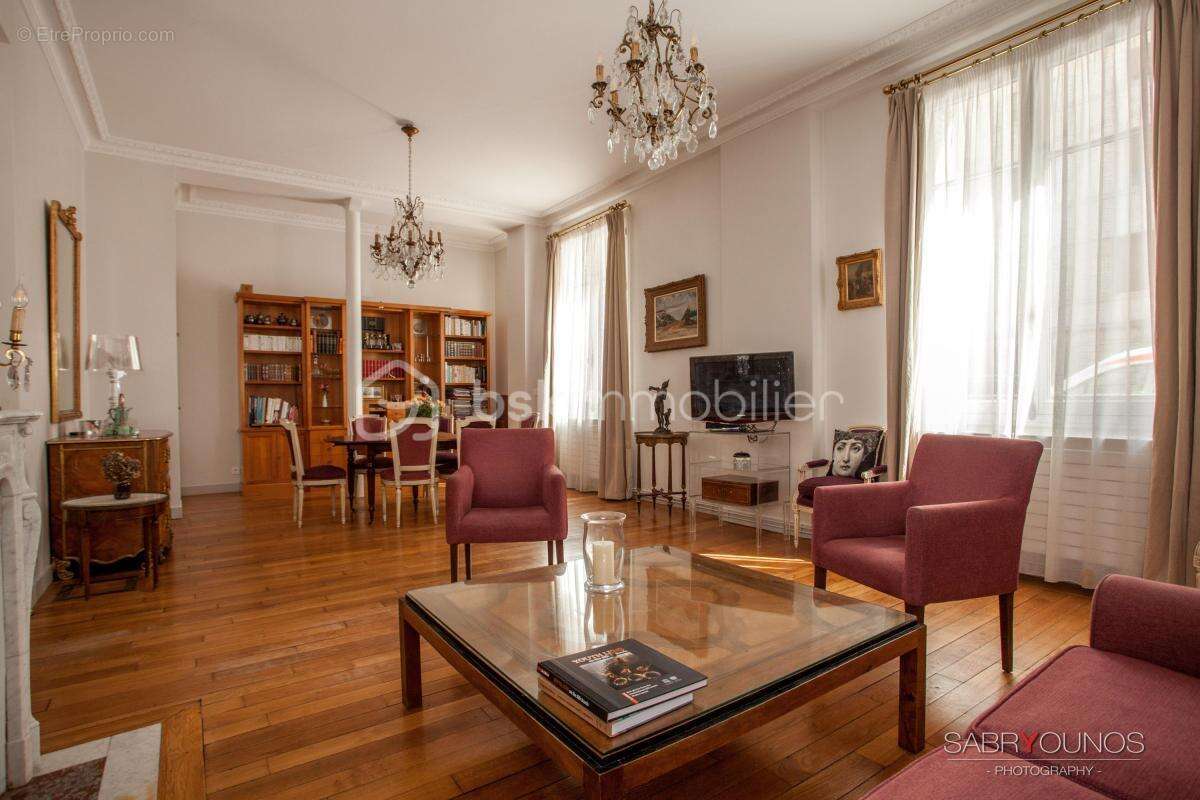 Appartement à PARIS-7E