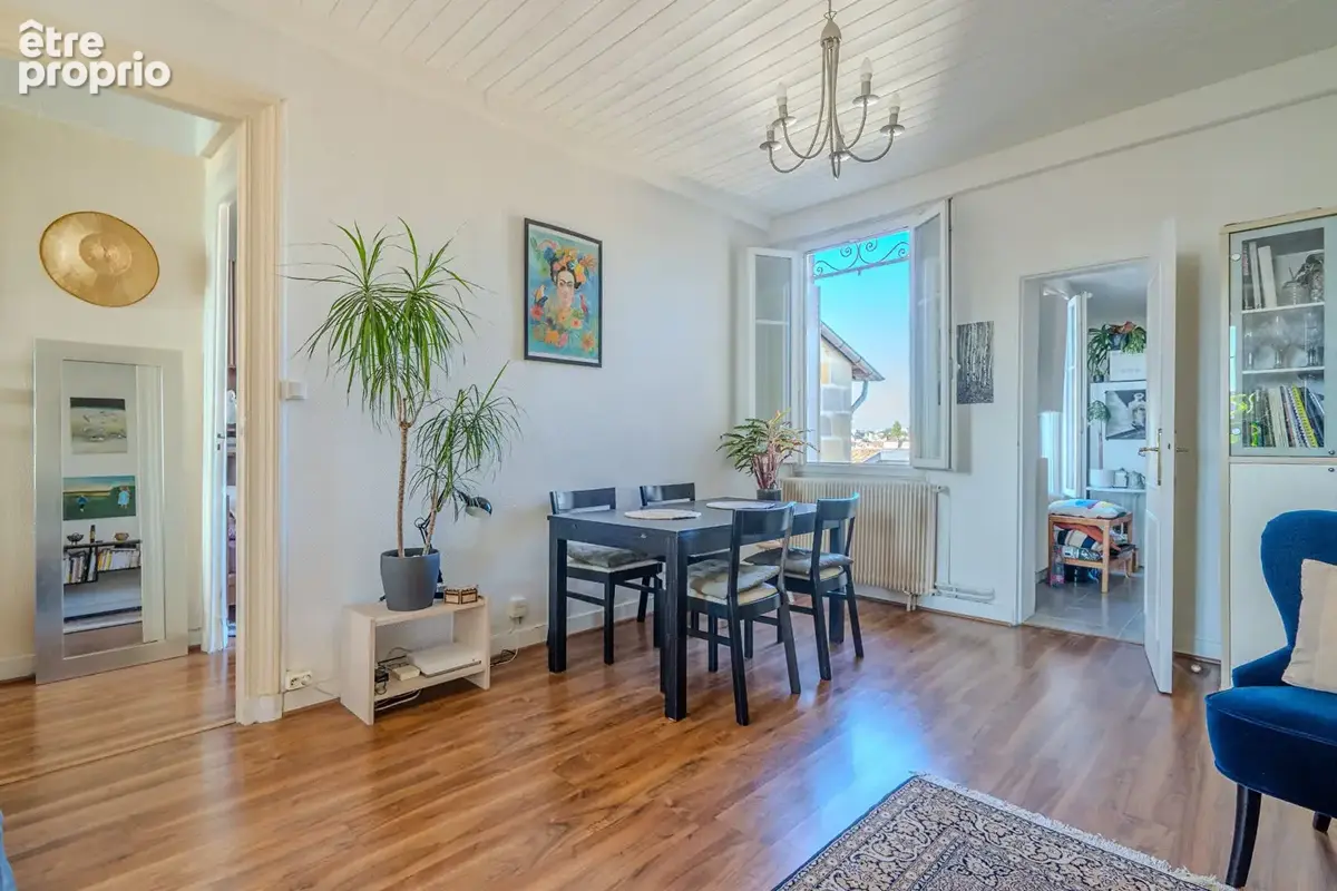 Bordeaux Chartrons - Appartement T4 de 85.14 m² au dernier étage dans un immeuble pierre - photo 3