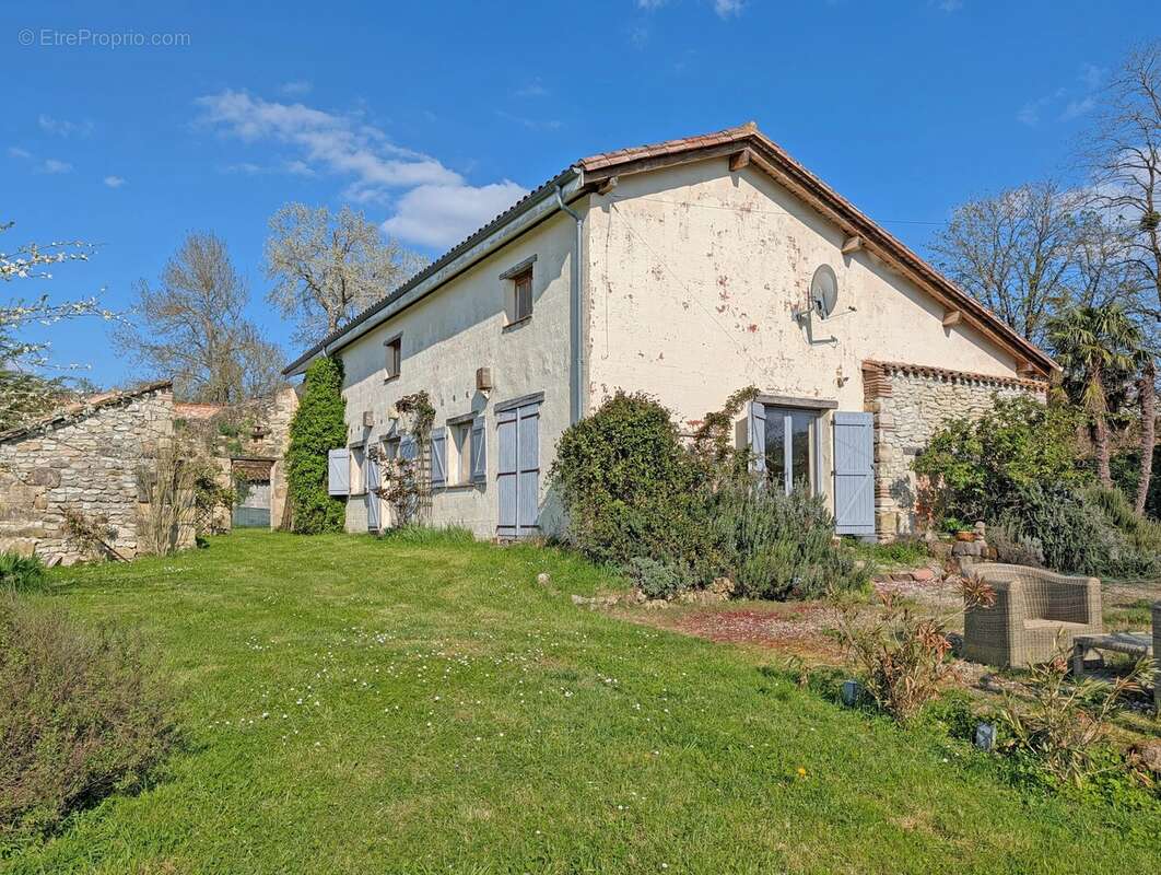 Maison à MONBAHUS