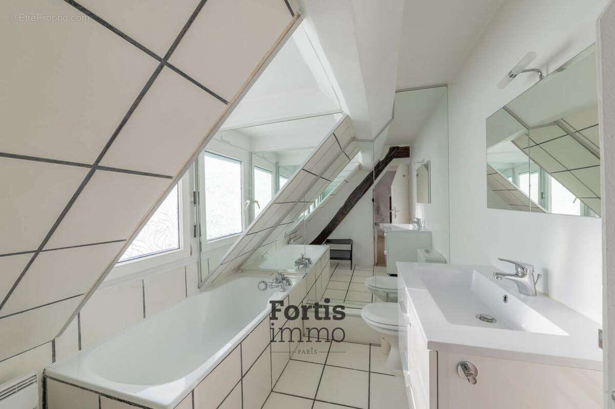 Appartement à PARIS-1E