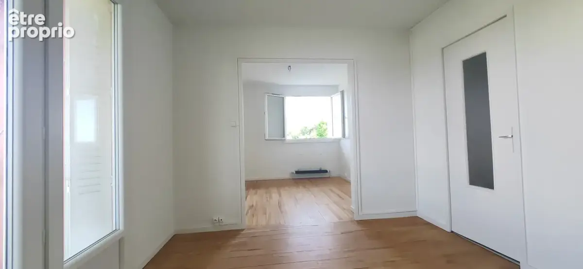 T3 entierement renové au 7ème avec balcon et garage - photo 2
