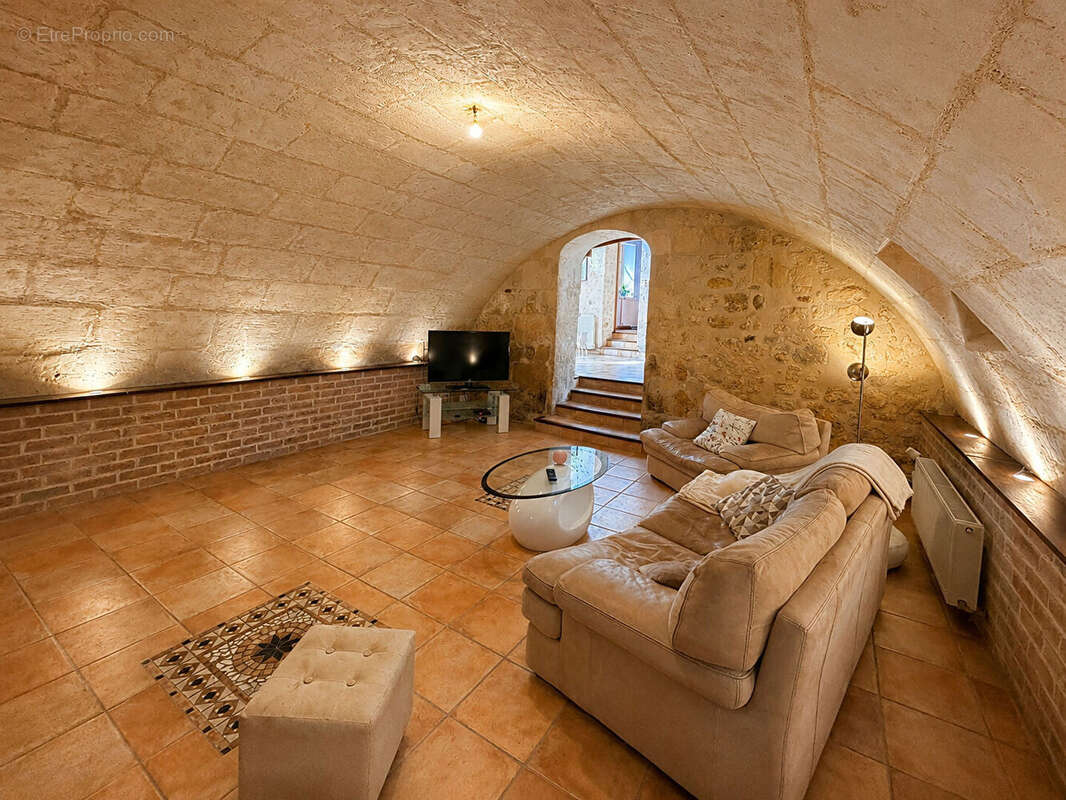 Magnifique propriété en pierres avec gîte, dépendances et potentiel équestre - photo 3