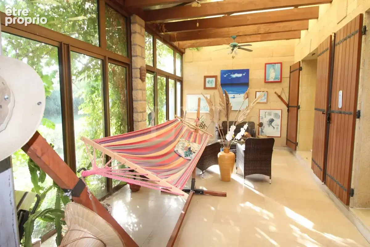 Maison avec grand terrain et piscine - photo 3
