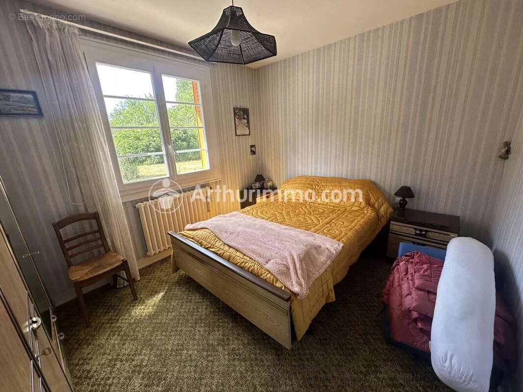 Ensemble immobilier avec maison, grange et plus de 7 000 m² de terrain – Neuvic - photo 13