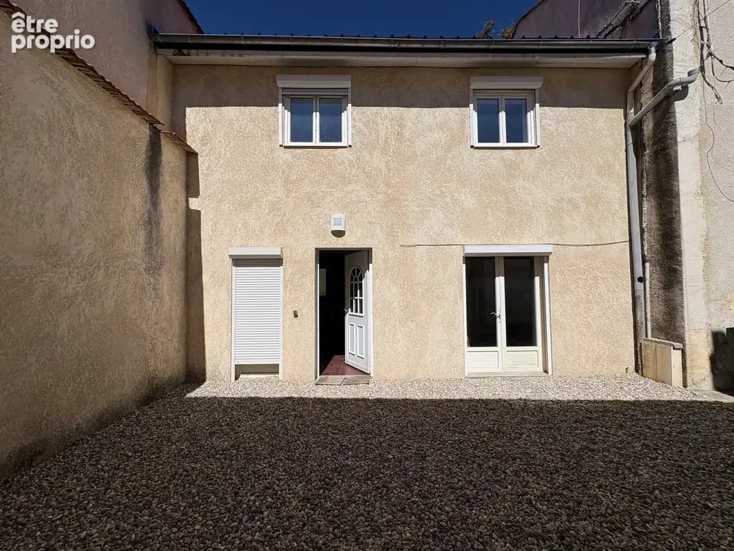 Roanne centre-ville, Maison de ville avec cour et parking - photo 5