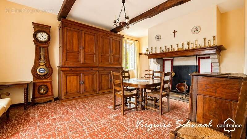 TILH (40) – Maison de 9 pièces avec dépendances sur plus de 3 000 m² de terrain - photo 11