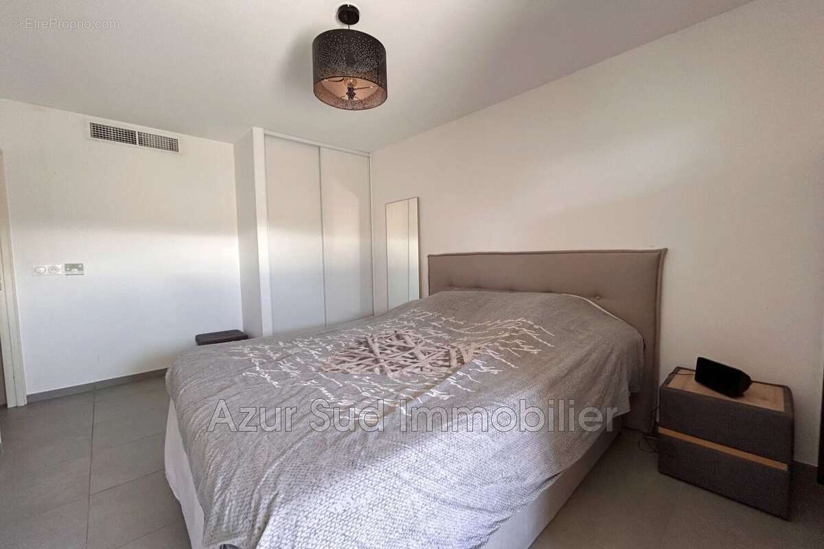 Appartement à VALLAURIS