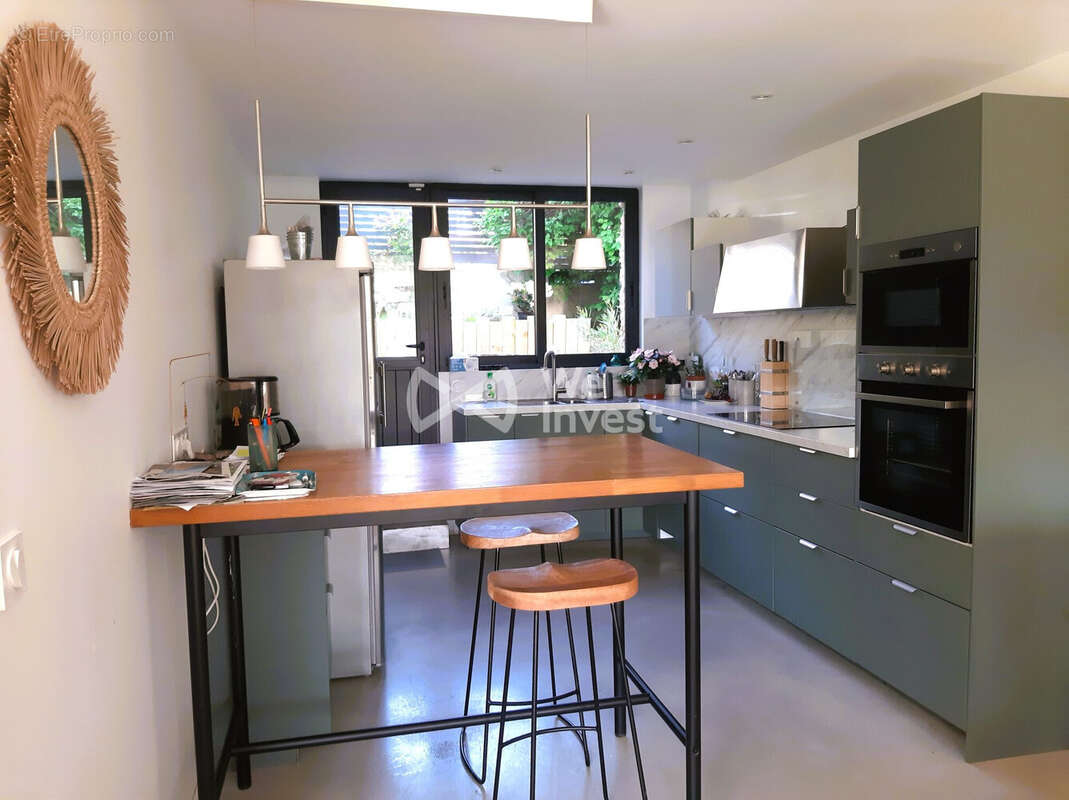 Maison à MARNES-LA-COQUETTE