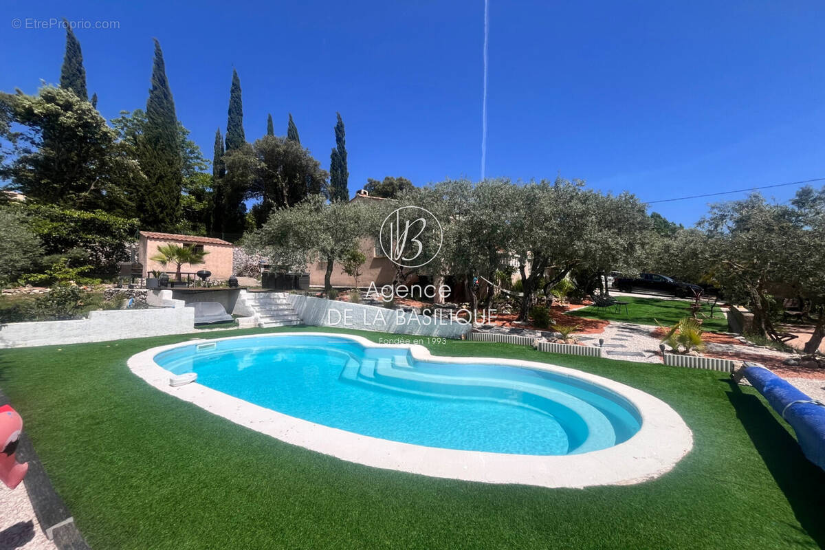 Maison à SEILLONS-SOURCE-D'ARGENS