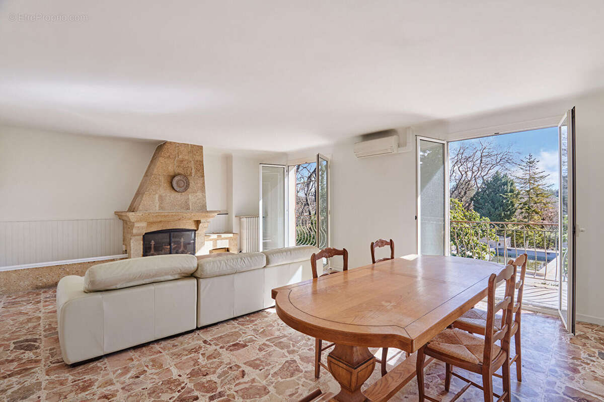 Maison à SAINT-CANNAT