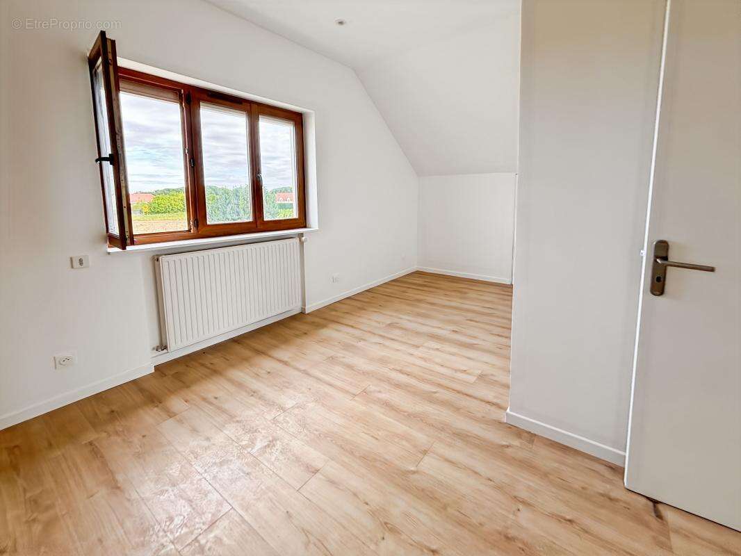 Appartement à MAUCHAMPS