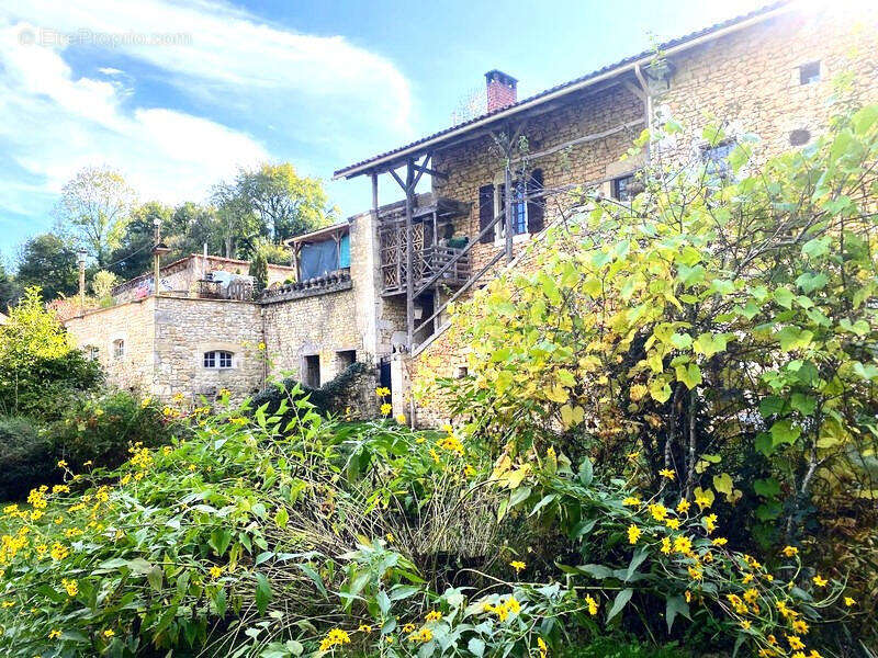 OVERVIEW - Maison à CHASSENEUIL-SUR-BONNIEURE