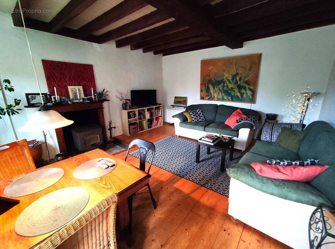 Maison à MONCOUTANT