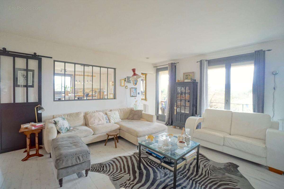 Maison à LA TOUR-DE-SALVAGNY