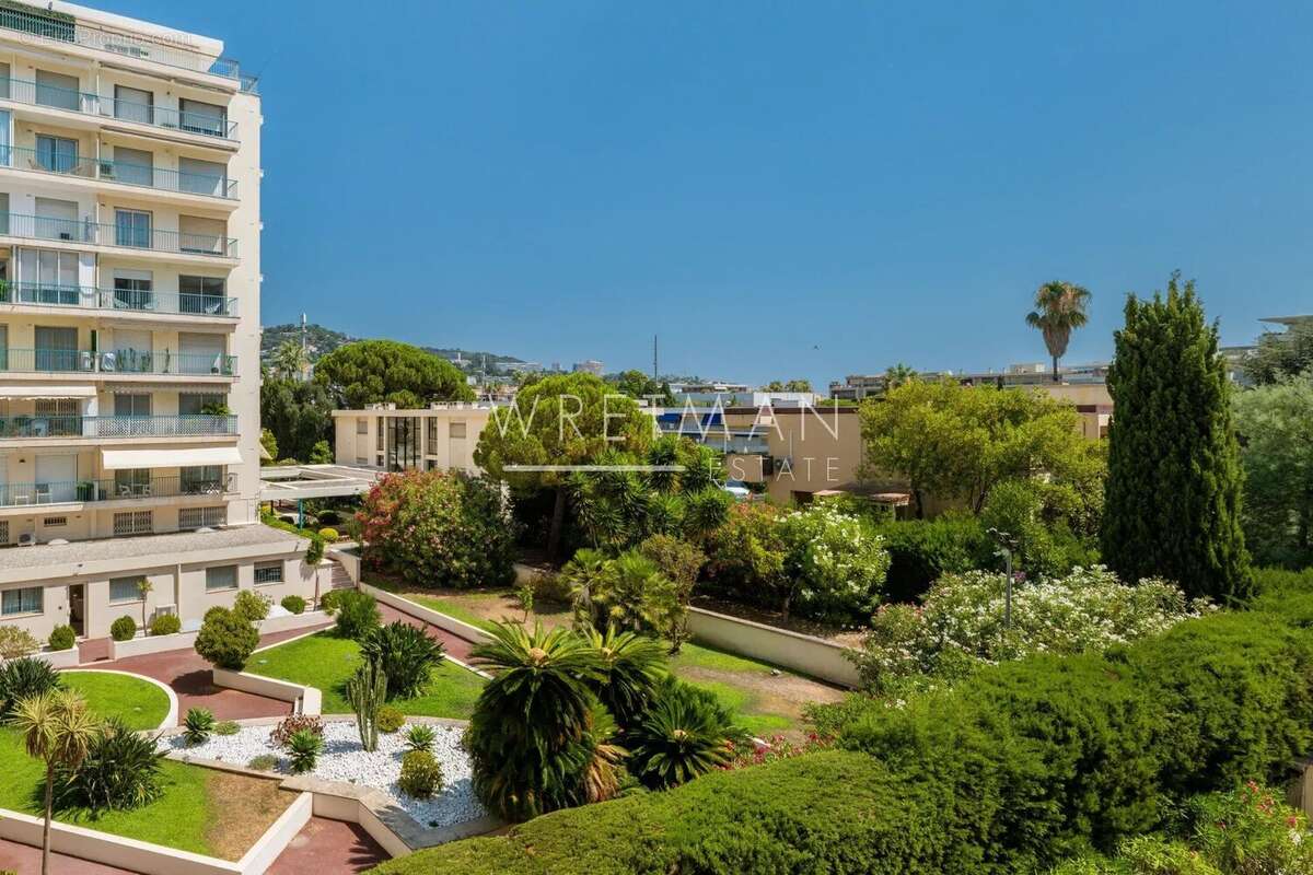 Exceptionnel appartement 5 pièces sur la Croisette avec terrasse vue mer et garage - Cannes Croisette - photo 13