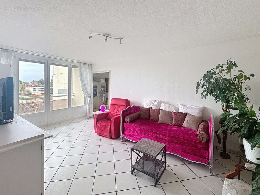 Appartement à SAINT-ETIENNE