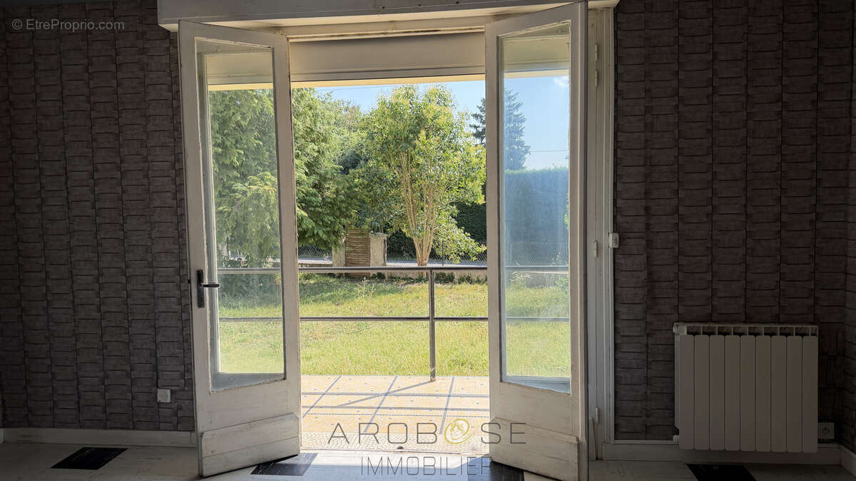 Maison de plain pied de type F3 avec jardin et garage . - photo 9