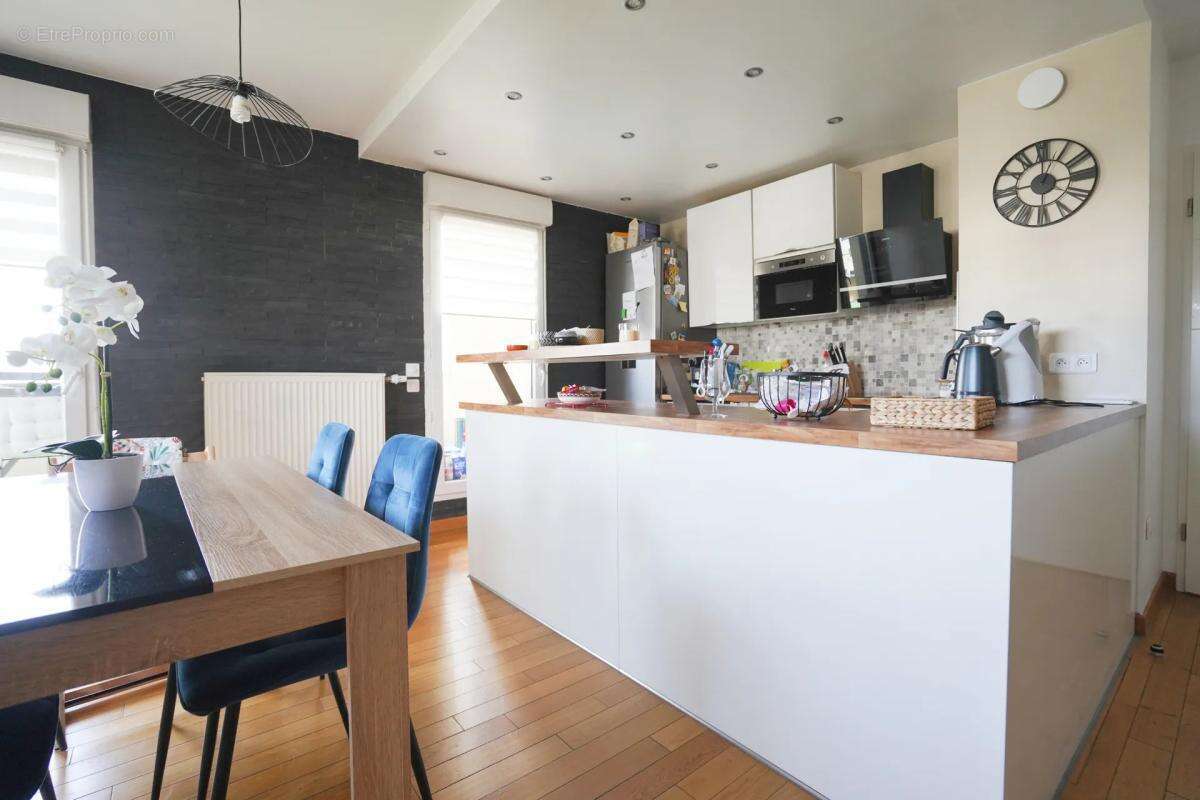 Appartement à FRESNES