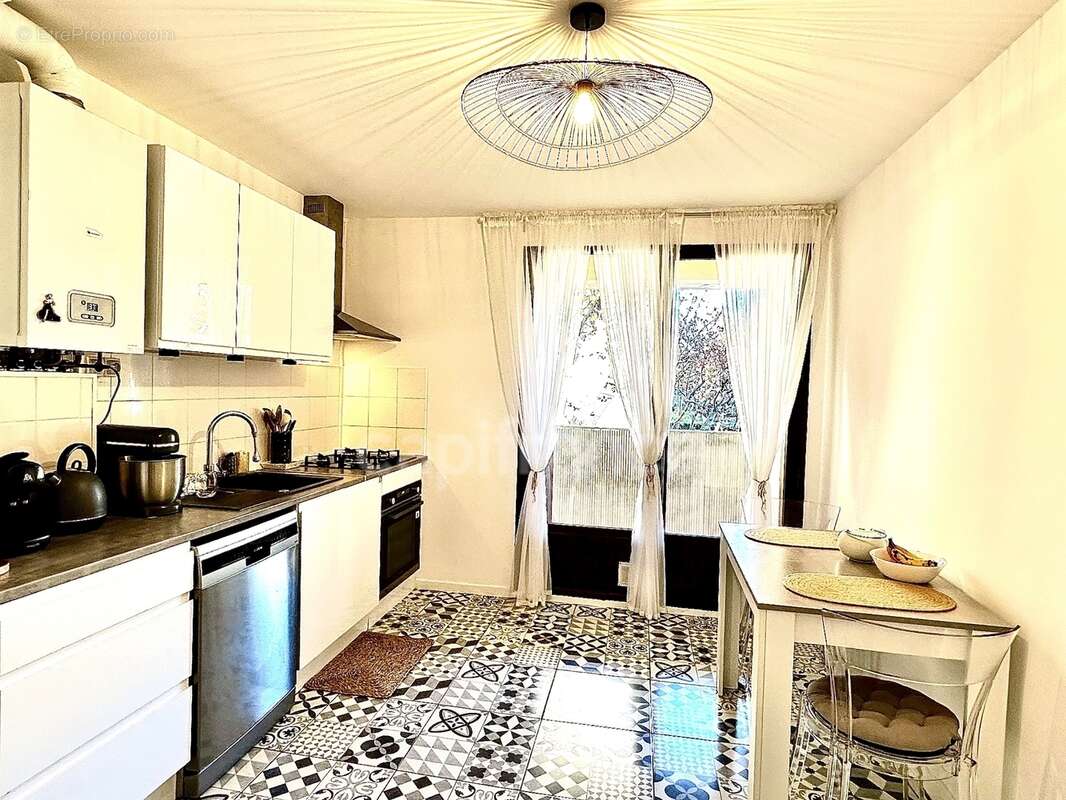 Marseille 9ème, le Cabot/Panouse, T3/4 de 74m2 au calme + Balcon + Cave - photo 3