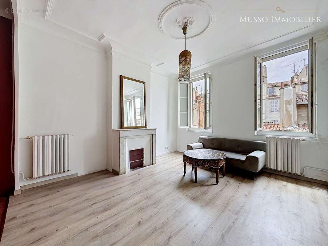 Appartement 77 m² à Marseille-5e  - photo 2