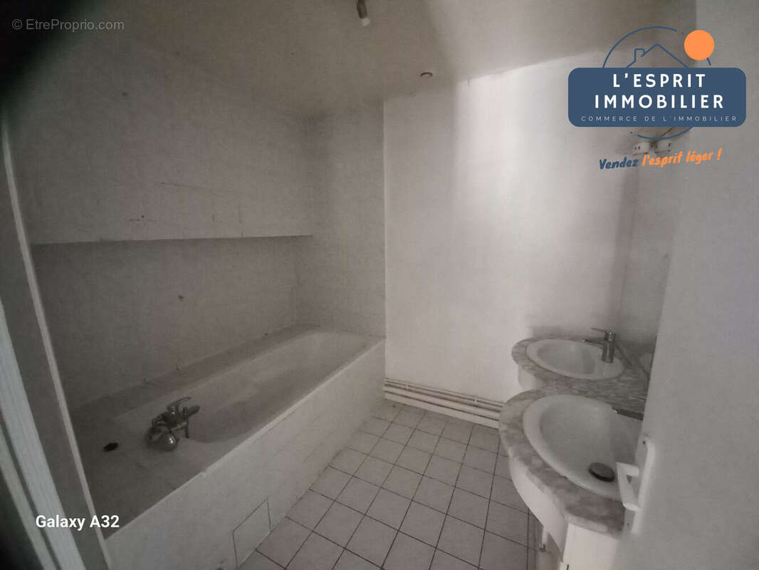 Appartement à COIN-LES-CUVRY