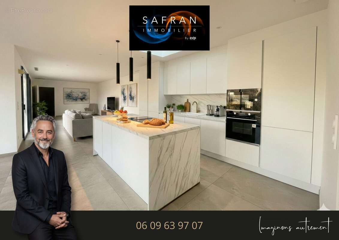 Salle d'eau Rdc - Maison à DECINES-CHARPIEU