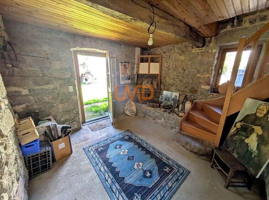 Maison à SAINT-ALBAN-AURIOLLES