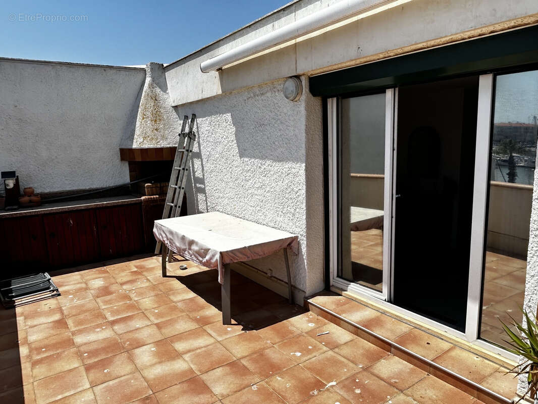 Tres bel f4 avec terrasse et garage vue port/ mer / port barcares - photo 3