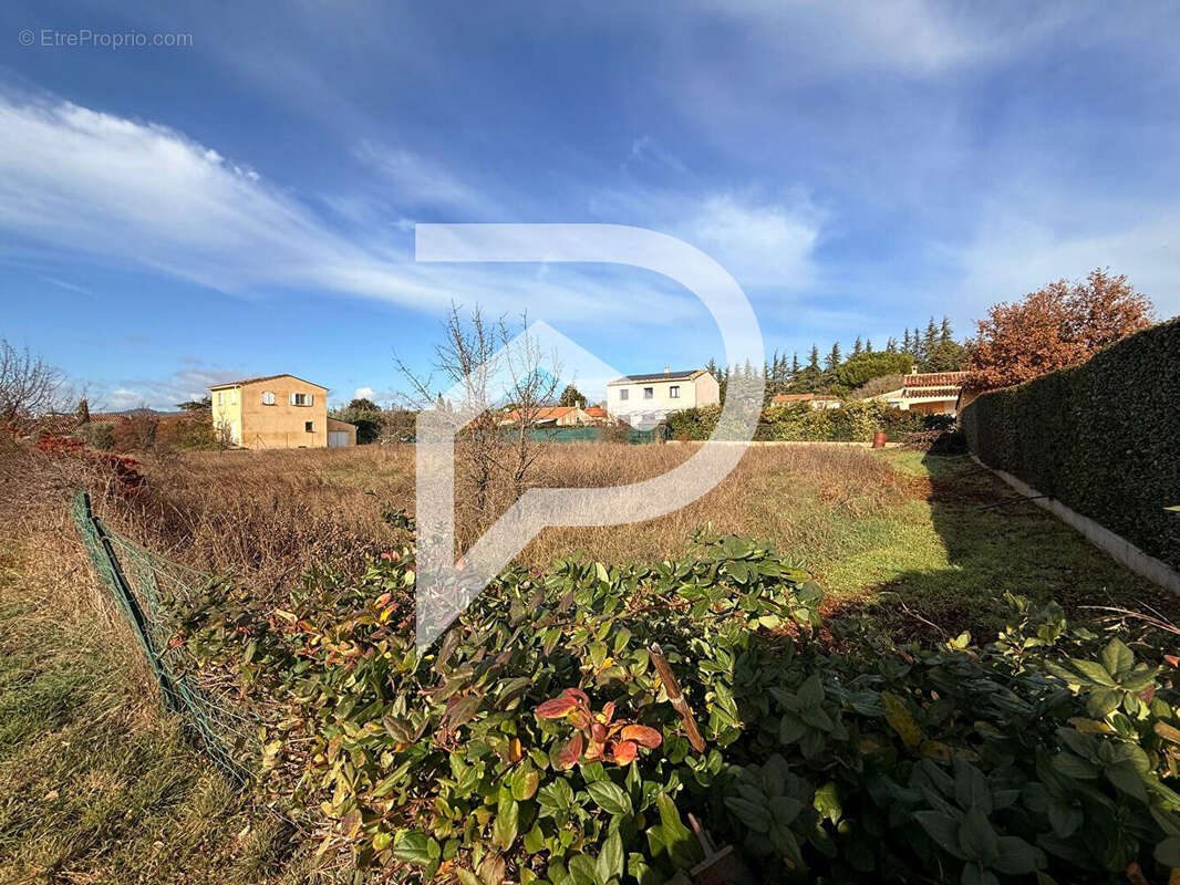 Terrain à VINON-SUR-VERDON