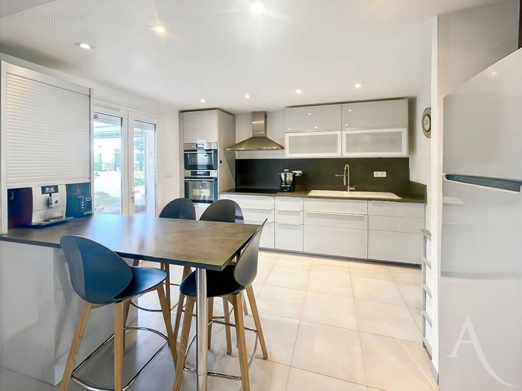 Maison à SAINTE-GENEVIEVE-DES-BOIS