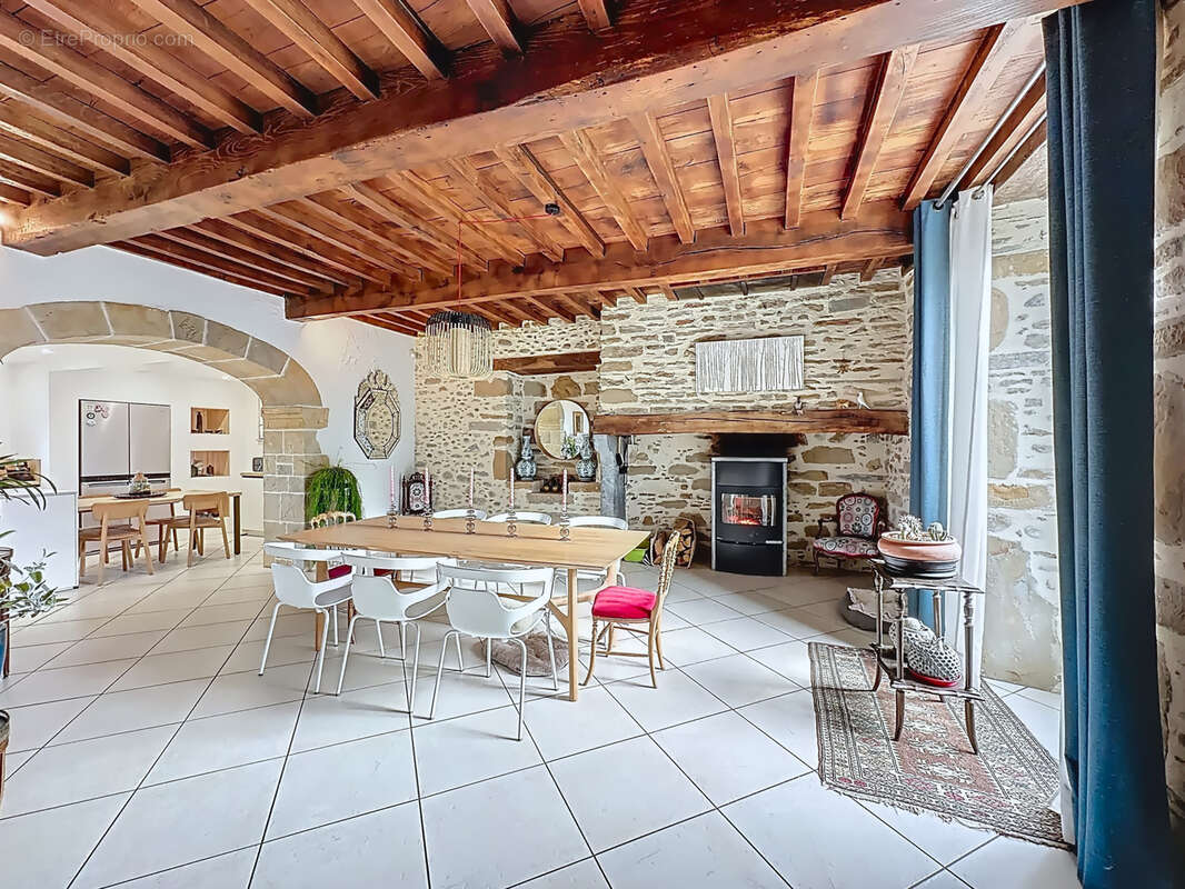 PROCHE NAY - Sublime Béarnaise rénovée avec granges & piscine - photo 2