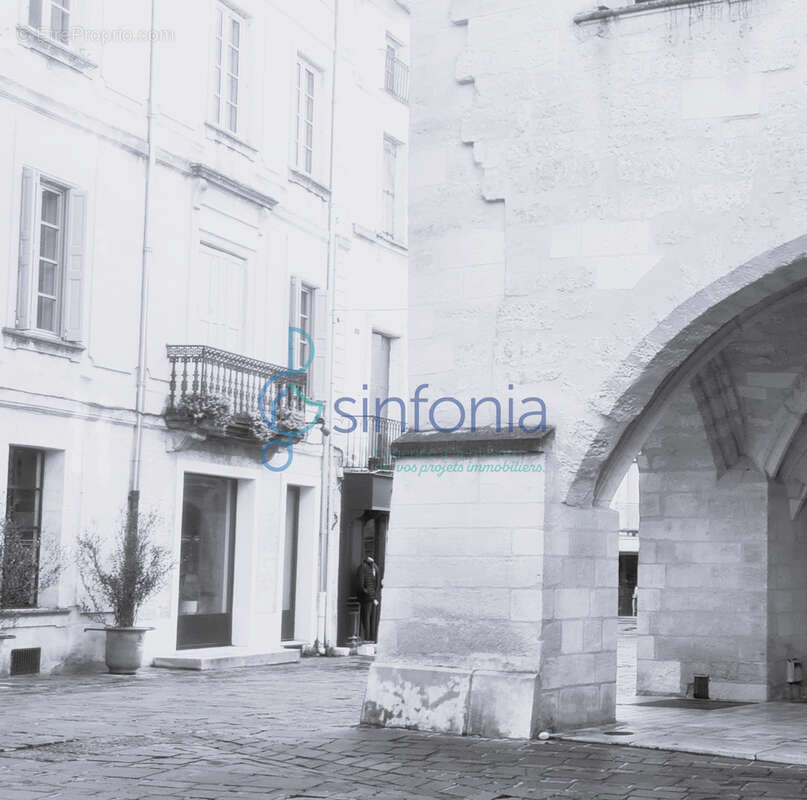 Commerce à UZES
