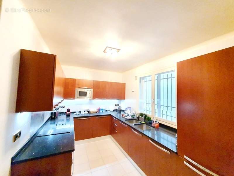 Appartement à PARIS-8E