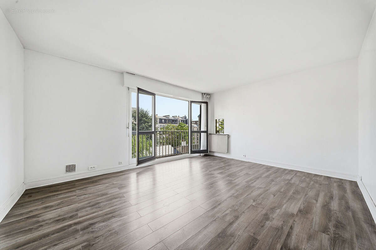 Appartement à PARIS-14E