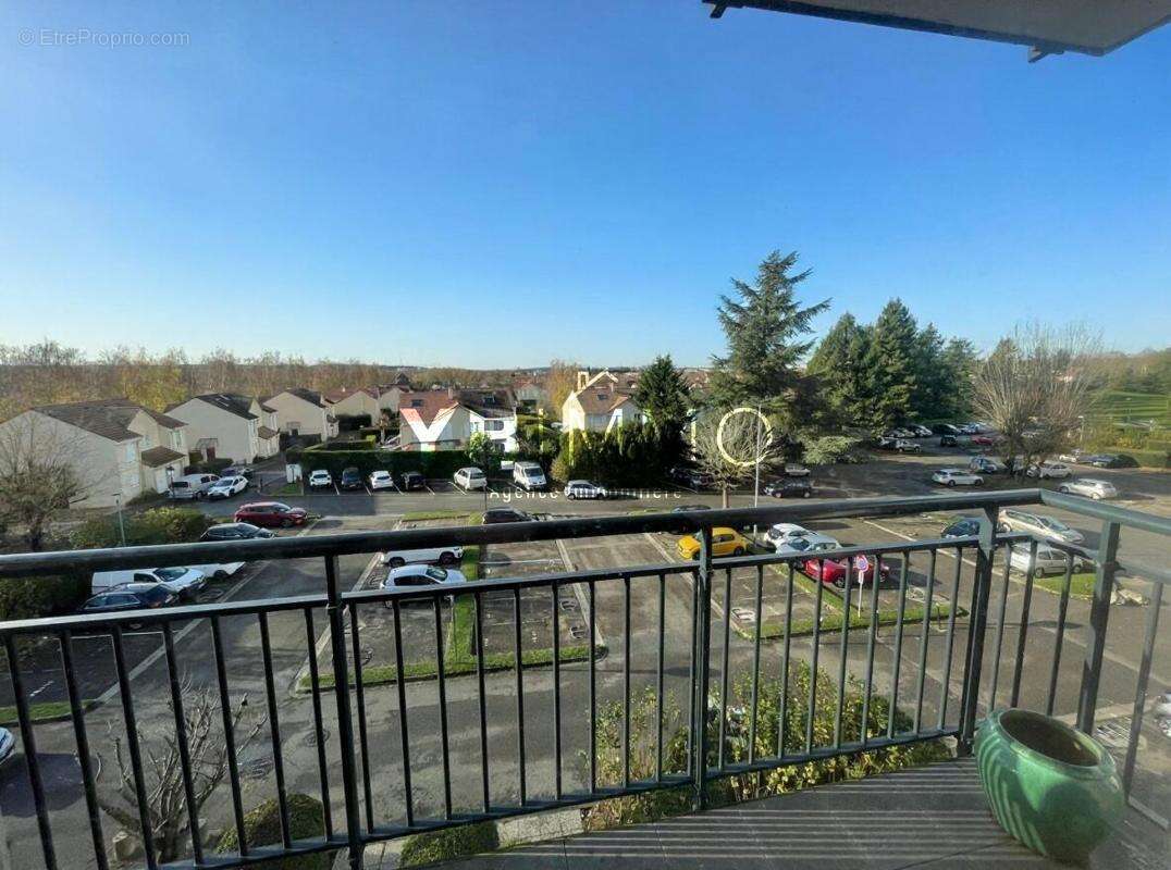 Appartement à LES CLAYES-SOUS-BOIS