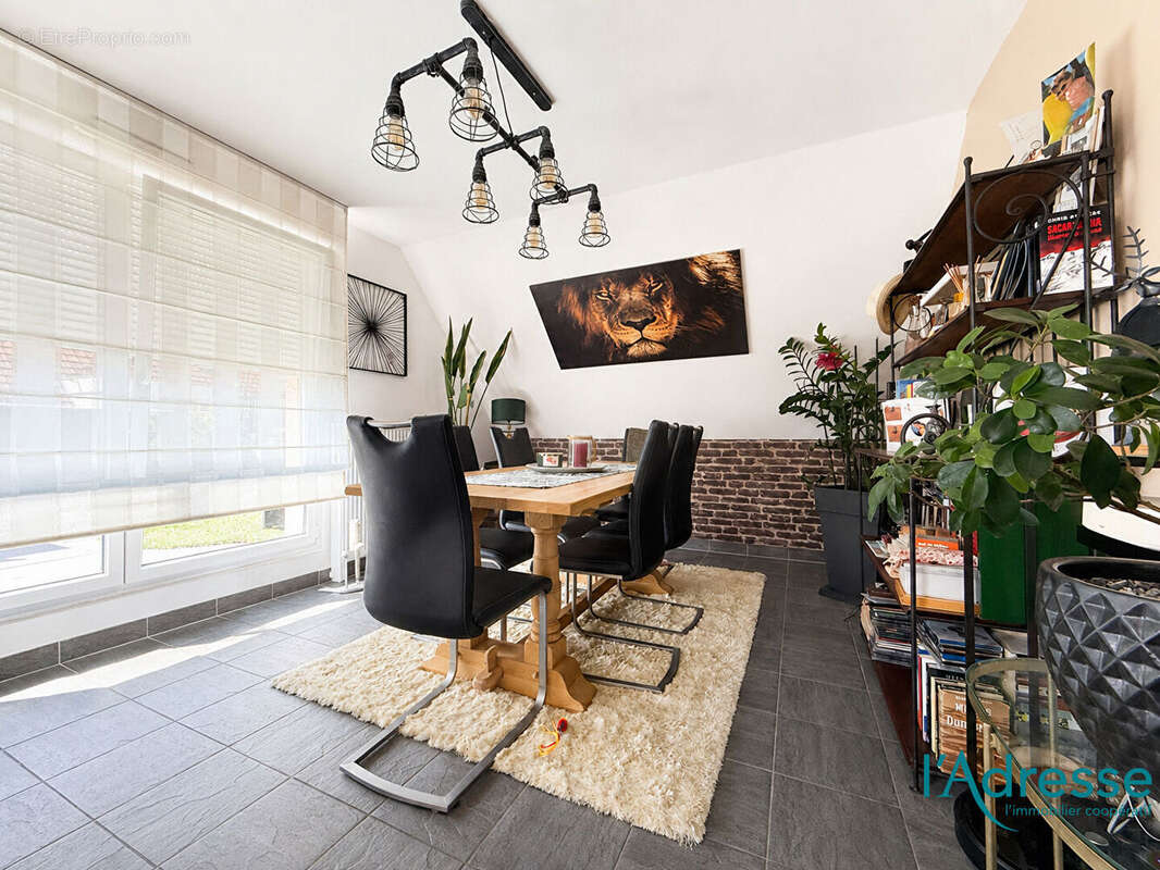 À vendre ? Duplex 4 pièces de 120 m² avec terrasse, garage et stationnements - photo 2