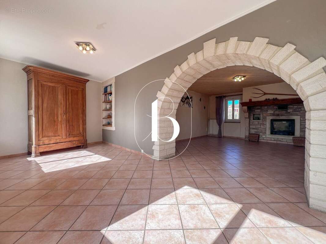 Maison à ORGNAC-L'AVEN