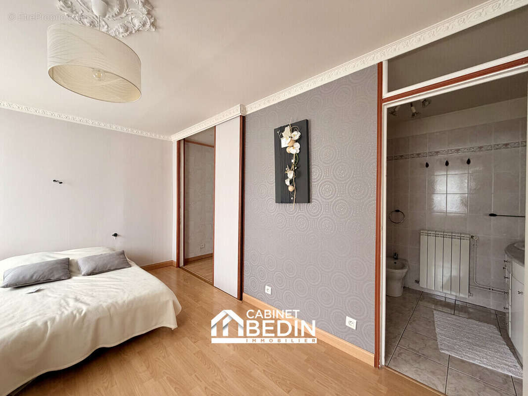 Maison 167 m² à Villegouge  - photo 5