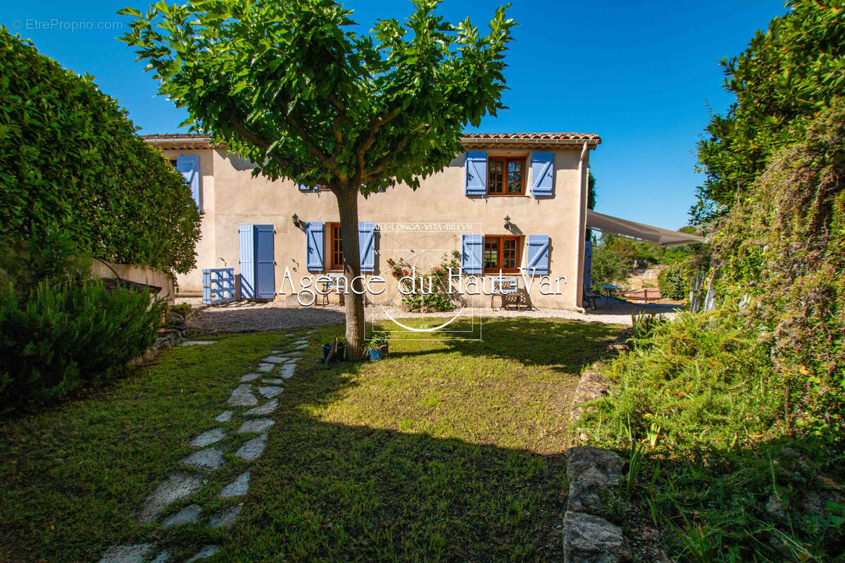 Maison à BAGNOLS-EN-FORET