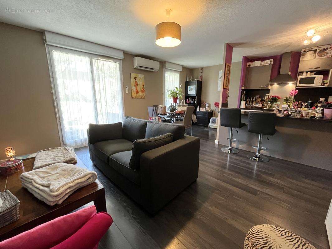 Appartement à LESPINASSE