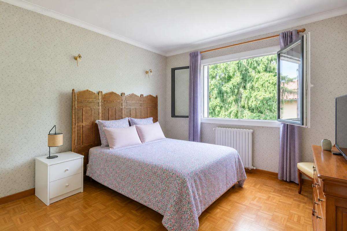 Maison de 7 pièces de 275 m² à Mions - photo 9
