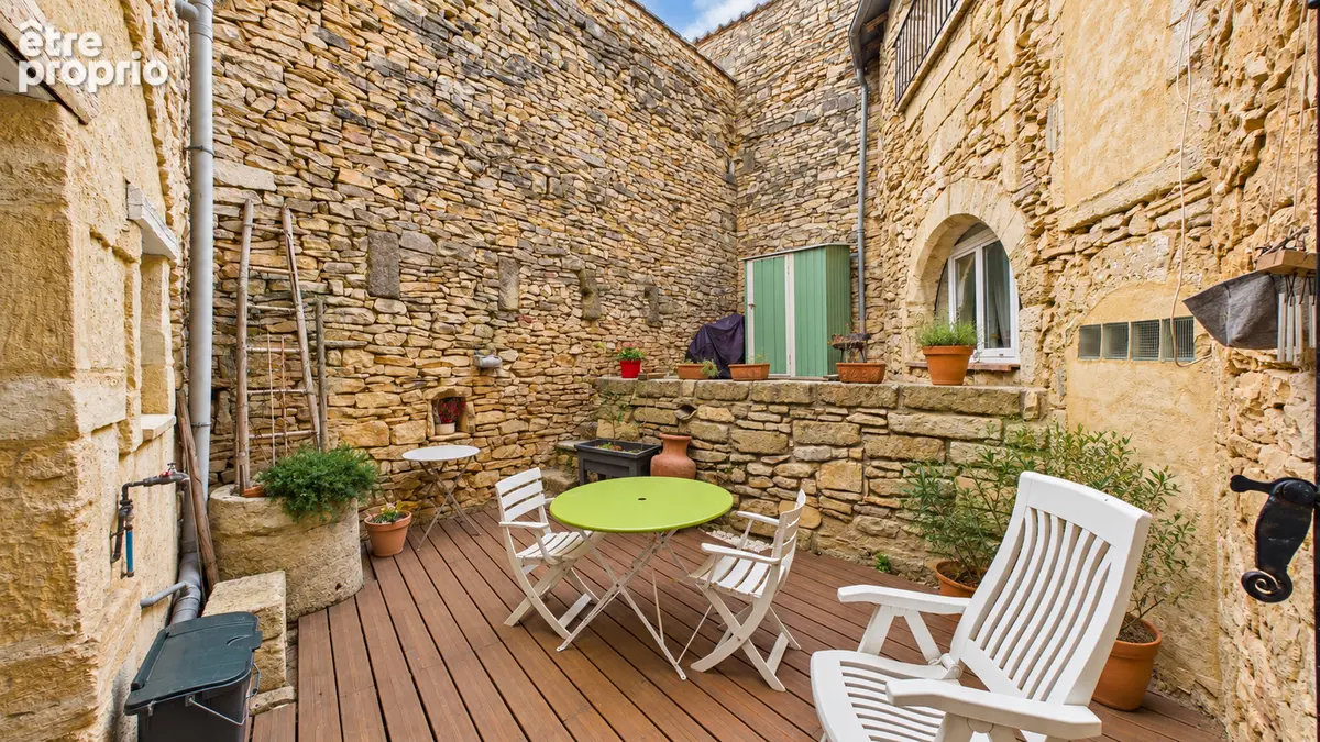 Uchaud , appartement de caractère 86 m² avec cour privative, cave voûtée et 2 chambres - photo 2