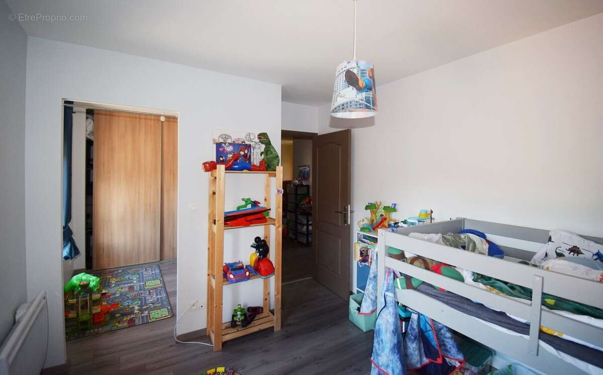 Maison à CREUZIER-LE-VIEUX