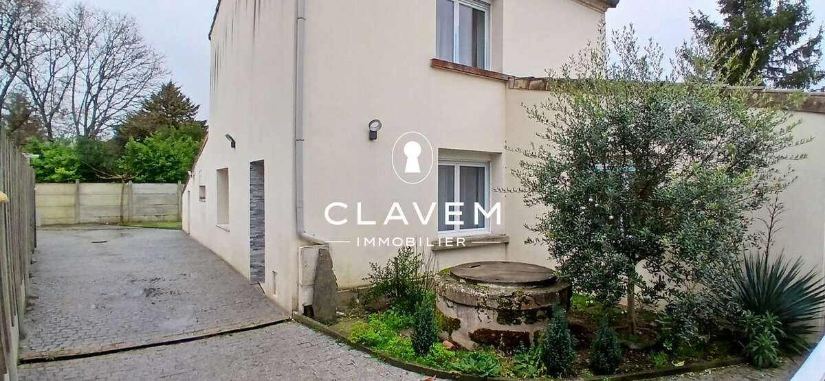 Maison à PRIGNAC-ET-MARCAMPS