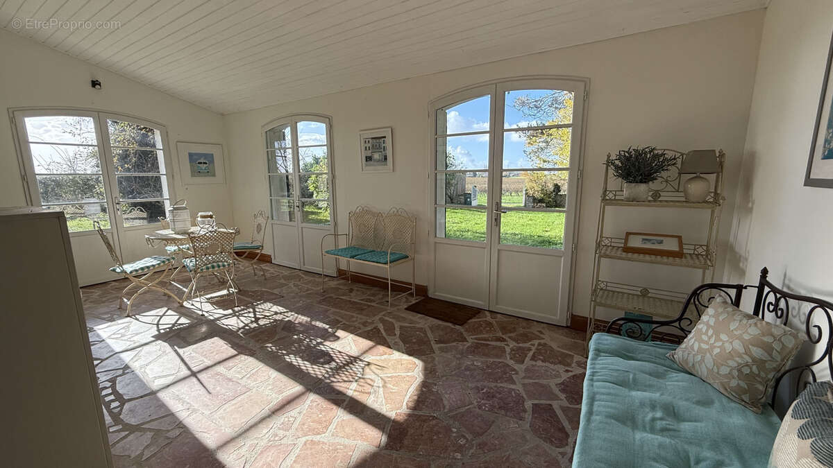 Maison à MORTAGNE-SUR-GIRONDE